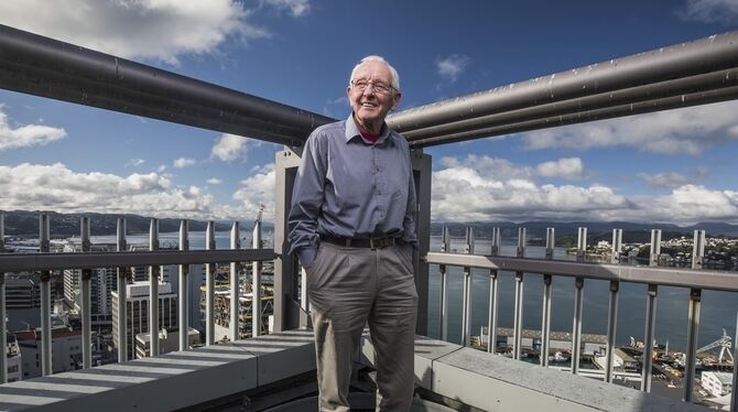 Einen 360-Grad-Rundumblick hat Mark Dunajtschik von seinem Büro auf dem Dach des HSBC-Towers am Lambton Quay in Wellington, Neus