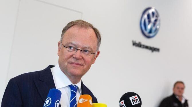 Der niedersächsische Ministerpräsident Stephan Weil (SPD) sitzt auch bei VW im Aufsichtsrat, weil das Land große Anteile an V