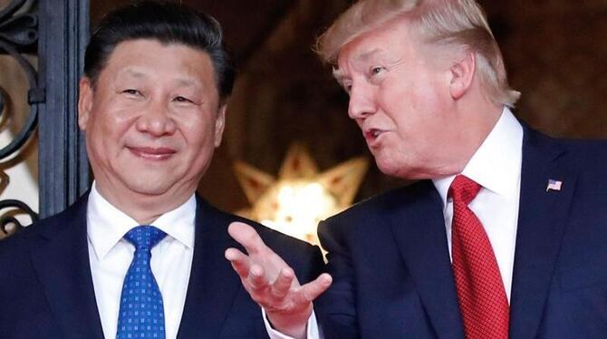 US-Präsident Donald Trump (r) empfängt den chinesischen Präsidenten Xi Jinping in Palm Springs im US-Bundesstaat Florida. Fot