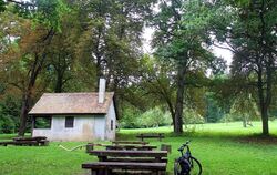 Auf der etwa sechsstündigen Tour tauchen die Radler in den malerischen Schönbuch ein.