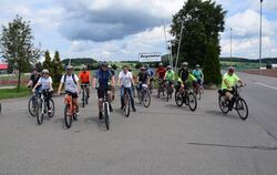Start der Tour am Burgstadion in Undingen.