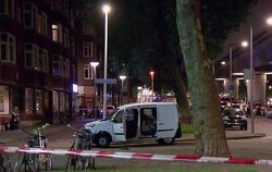 Der verdächtige Kleinlaster in der Nähe des Veranstaltungsortes in Rotterdam. Foto: Uncredited/RTL