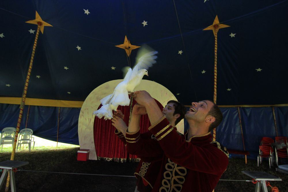 Kinder lernen die Magie des Zirkus kennen