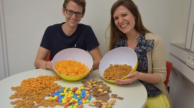Die Doktoranden Dustin Werle und Hannah Münch führen an der Uni Tübingen Studien zum Thema Binge-Eating durch.