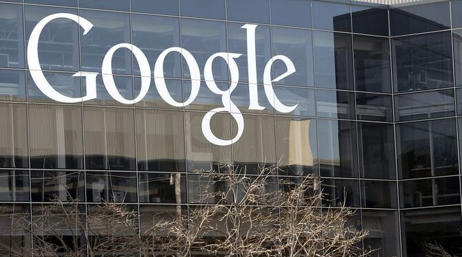 Das Logo des amerikanischen Internet-Konzerns Google ist in Mountain View, Kalifornien (USA) an dem Unternehmenssitz zu sehen.