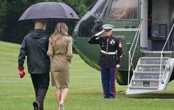 US-Präsident Donald Trump und First Lady Melania Trump verlassen das Weiße Haus in Washington, um mit dem Hubschrauber Marine On