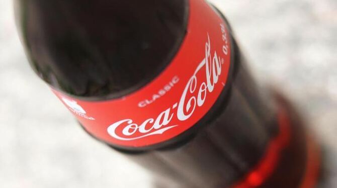 Coca-Cola musste zuletzt das neunte aufeinanderfolgende Quartal mit schrumpfenden Erlösen verkraften. Foto: Karl-Josef Hilden