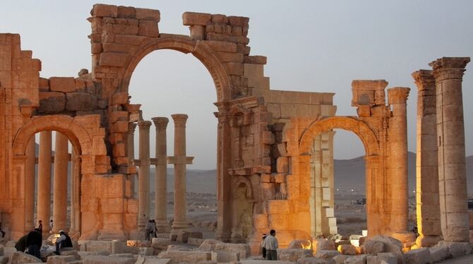 Zerstörungen am Triumphbogen in der antiken Oasenstadt Palmyra.