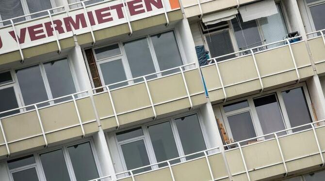 In großen Lettern prangt das Wort »Vermieten« an einem Mietshaus in Berlin. Foto: Tim Brakemeier