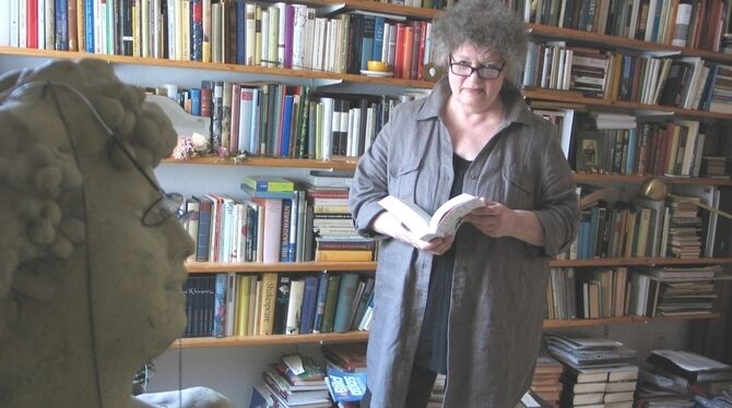 Gudrun Boegner hat die Stadtbücherei in Münsingen 22 Jahre lang aufgebaut und ihren Umzug in die Zehntscheuer begleitet, bevor s