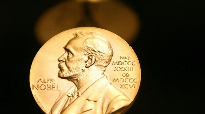 Eine Medaille mit dem Konterfei von Alfred Nobel ist im Nobel-Museum in Stockholm zu sehen. Foto: Kay Nietfeld