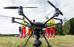 «Fliegende Augen» für Feuerwehr und Rettungsdienste: Eine Drohne des Arbeiter-Samariter-Bundes während einer Übung. Foto: Mar