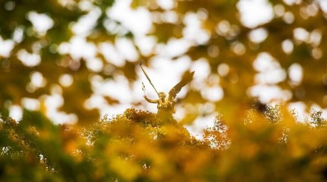 Herbstsonne in München: Zum Wochenende hin könnte es einen goldenen Oktober geben. Foto: Peter Kneffel