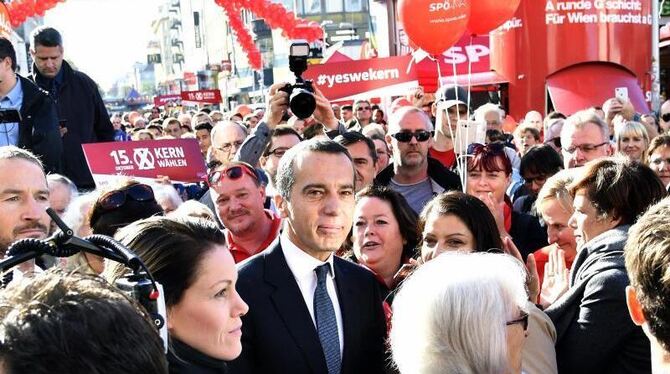 Der österreichische Bundeskanzler Christian Kern nimmt in Wien an einer Wahlkampfabschlusskundgebung der SPÖ teil. Foto: Hans