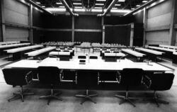 ARCHIV - Am 21.05.1975 fand der Prozess gegen die Baader-Meinhof-Gruppe unter stärksten Sicherheitsvorkehrungen in der Justizvol