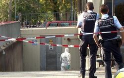 Polizisten sichern Spuren in einer Tiefgarage in Eislingen. Foto: Alexander Woelfl
