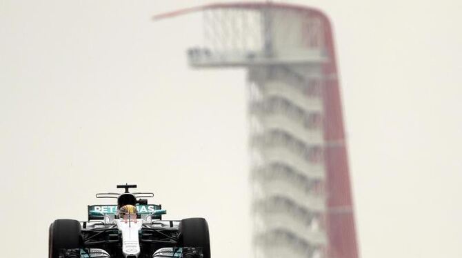 Mercedes-Pilot Lewis Hamilton rast in Austin über die Rennstrecke. Foto: Eric Gay