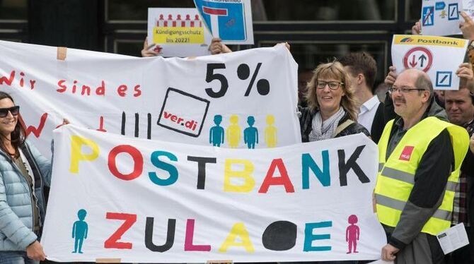 Im Tarifstreit der Postbank drohen unbefristete Streiks. Foto: Marijan Murat/Archiv