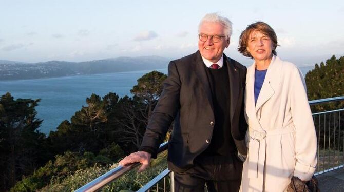 Der Bundespräsident und seine Frau Elke Büdenbender besuchen einen Aussichtspunkt auf dem Mount Victoria in Wellington. Foto: