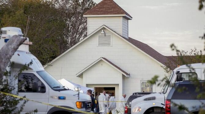 23 Tote wurden in der Kirche gefunden, zwei davor. Foto: Jay Janner