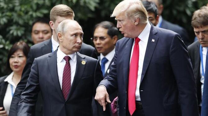 Nur ein kurzer Austausch: US-Präsident Donald Trump und der russische Präsident Wladimir Putin beim Apec-Gipfel. Foto: Jorge
