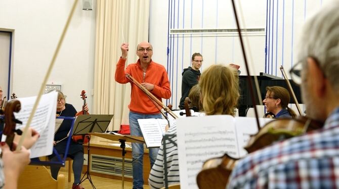 Zum 40. Herbstkonzert gönnt sich  das Metzinger  Kammerorchester Mozarts einziges und selten gespieltes Konzert für zwei  Klavie