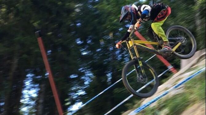 Nichts für Angsthasen: Auf ihrer Schussfahrt bergab erreichen Downhill-Radler wie Benjamin Beck (Foto) Spitzengeschwindigkeiten