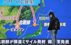 In Tokio flimmert die Nachricht über Nordkoreas Raketentest über einen Bildschirm. Foto: Shizuo Kambayashi