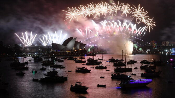 Silvester-Feuerwerk über der Sydney Harbour Bridge