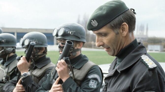 Kommandeur Ulrich Wegener 1979 mit Männern der GSG 9.