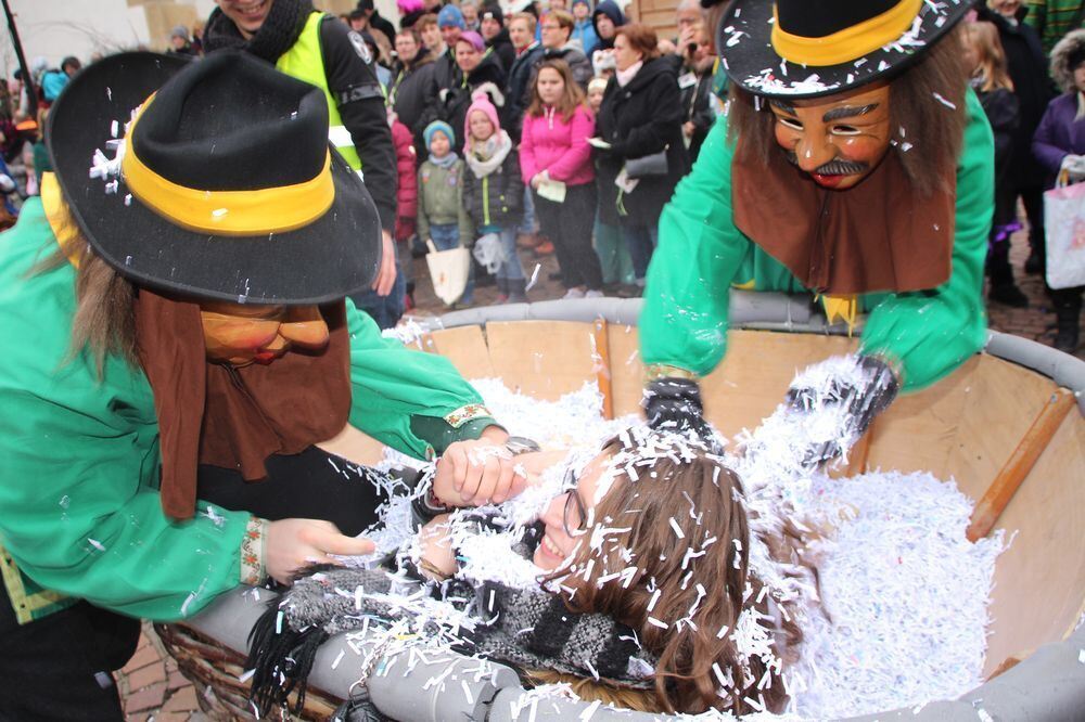 Narrenumzug der Uschlaberghexa in Pfullingen 2018