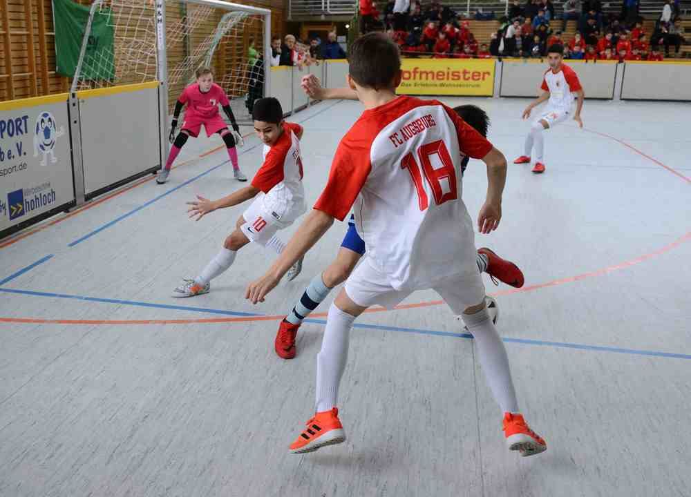 Internationales U12 Fußballturnier in der Storlachhalle