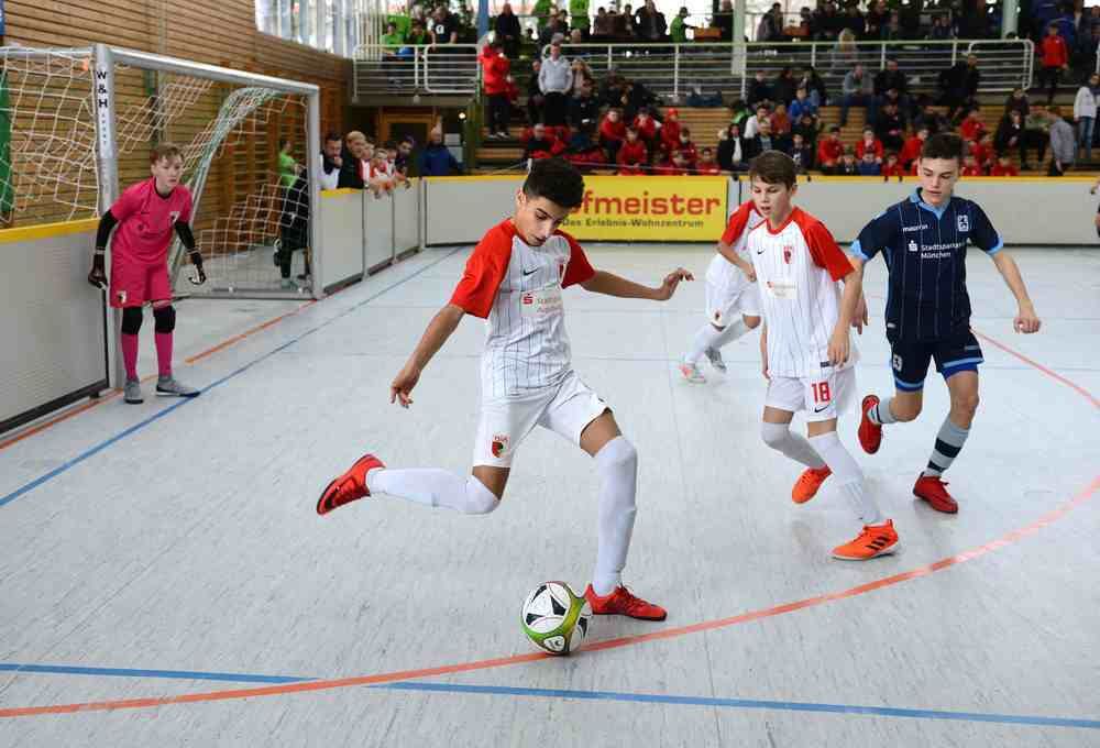 Internationales U12 Fußballturnier in der Storlachhalle