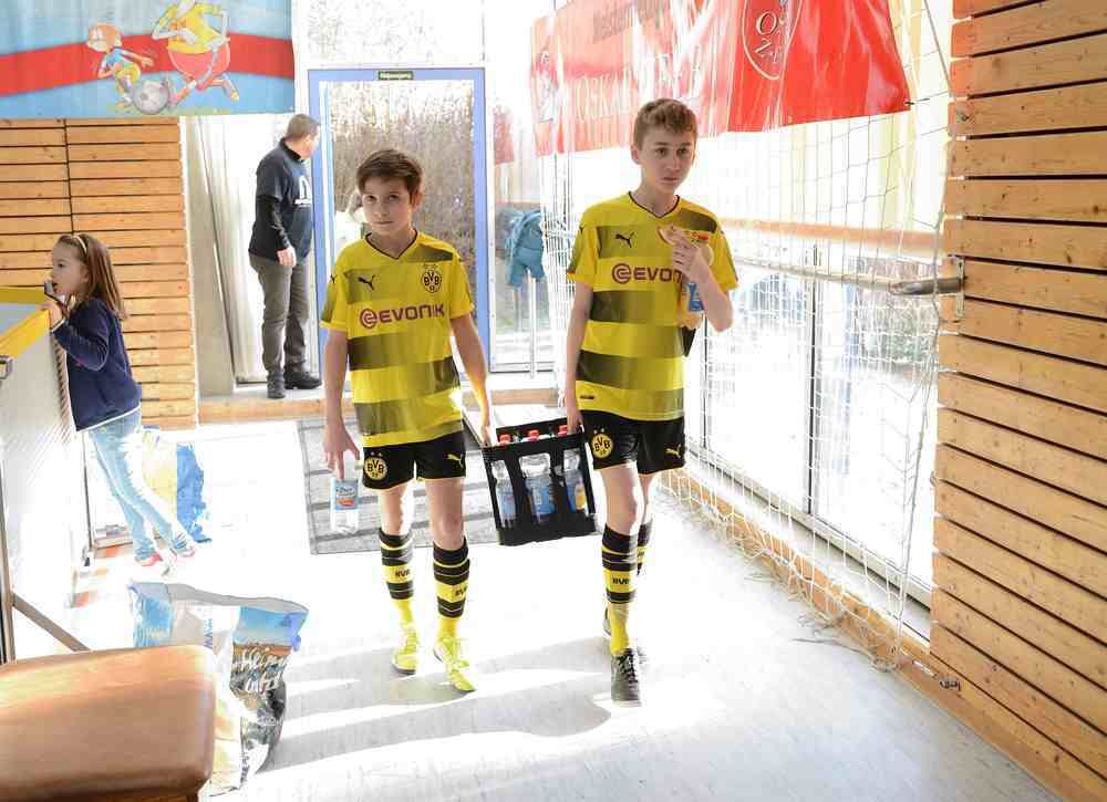Internationales U12 Fußballturnier in der Storlachhalle