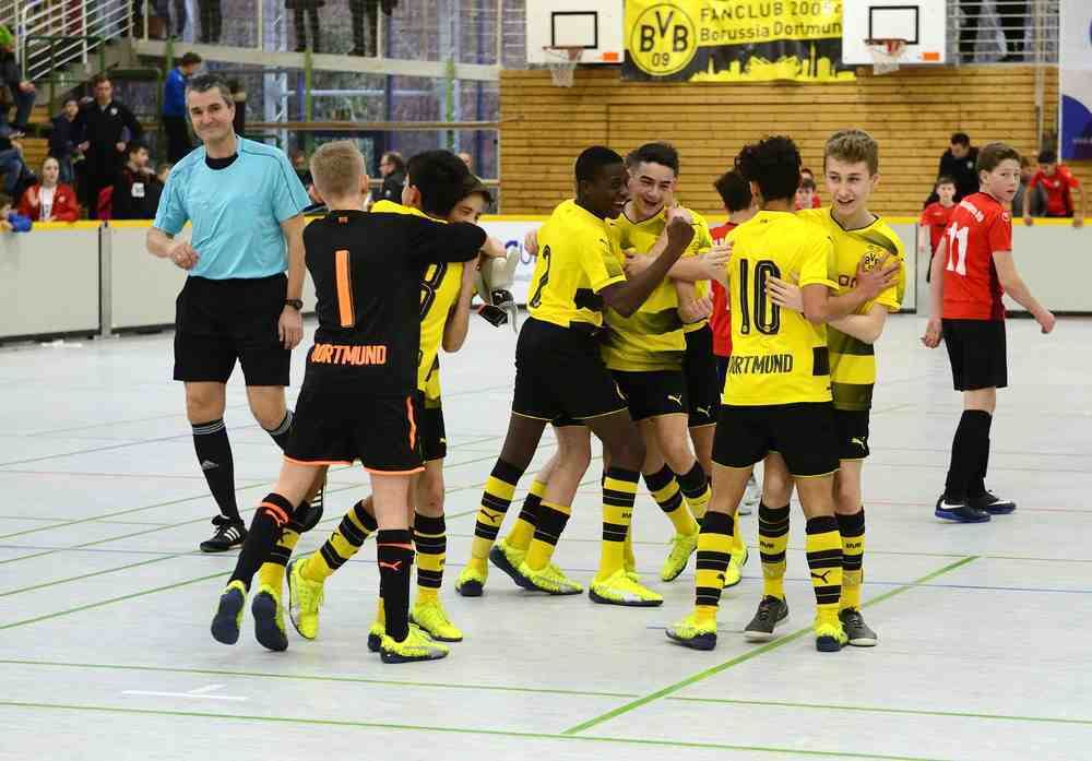 Internationales U12 Fußballturnier in der Storlachhalle
