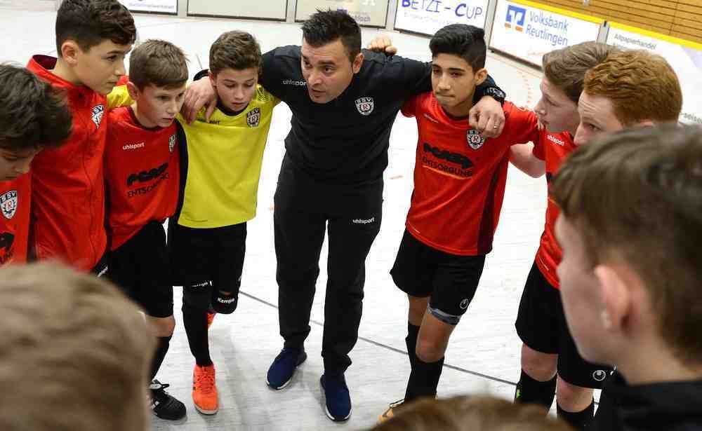 Internationales U12 Fußballturnier in der Storlachhalle