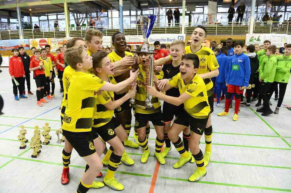 Internationales U12 Fußballturnier in der Storlachhalle