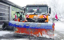 Einsatzbereit: die Schneeräumfahrzeuge der Straßenmeistereien. FOTO: LRA