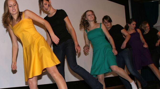 Ausschnitte aus dem Musical »Grease« zeigte die Tanzgruppe Fuegos. FOTO: SCHEURER