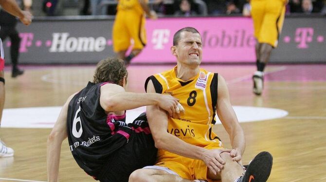 Aleksandar Nadjfeji konnte trotz der Schmerzen bald wieder weiterspielen. FOTO: EIBNER Aleksandar Nadjfeji konnte trotz der Schmerzen bald wieder weiterspielen. FOTO: EIBNER