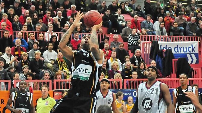 Seine Flugeinlagen und die wuchtigen Dunkings sind gefürchtet in der Liga. Der Tübinger Romeo Travis trifft am Mittwoch auf sein