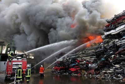 brand_schredderwerk_herbertingen_grosseinsatz_feuerwehr_6 (jpg)