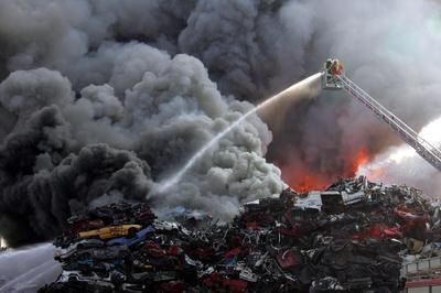 brand_schredderwerk_herbertingen_grosseinsatz_feuerwehr_1 (jpg)