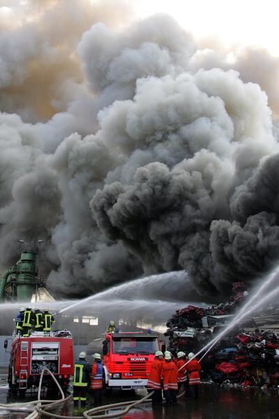 brand_schredderwerk_herbertingen_grosseinsatz_feuerwehr_2 (jpg)