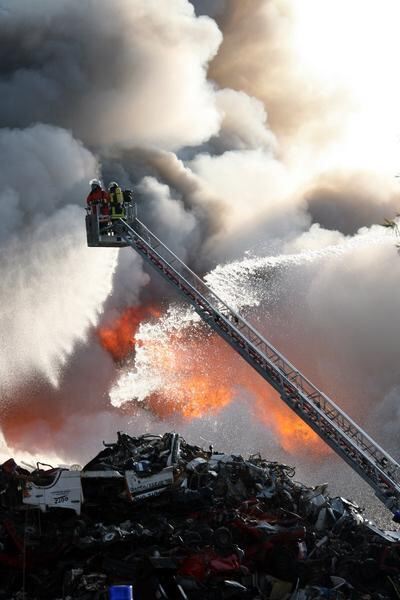brand_schredderwerk_herbertingen_grosseinsatz_feuerwehr_3 (jpg)