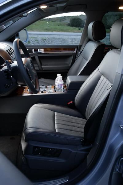 volkswagen_touareg_2007_8 (jpg)