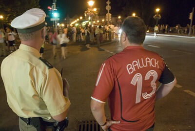 krtu_fans-bei-em-finale_msc_210_400 (jpg)