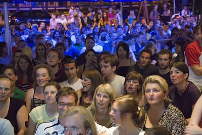 krtu_fans-bei-em-finale_msc_118_400 (jpg)