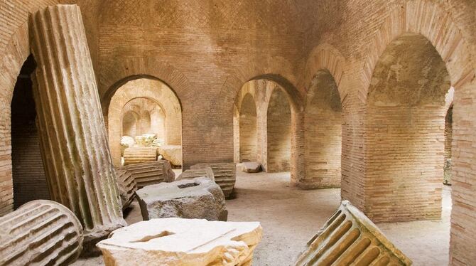 Nicht so bekannt wie Pompeji aber durchaus beindruckend: Das Amphitheater von Pozzuoli ist das drittgrößte in Italien. Der unterirdische Teil des Gebäudes ist gut erhalten. FOTOS: SCHREIER