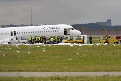 notlandung_contact_air_stuttgart_niethammer_14.09.09_18 (jpg)